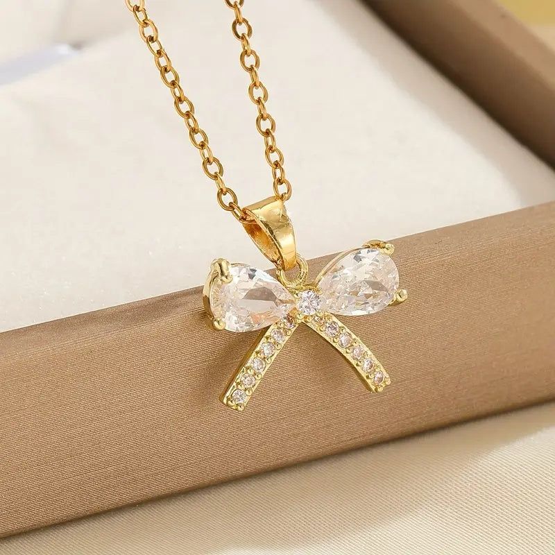 Elegant Sløyfedesign med Krystaller